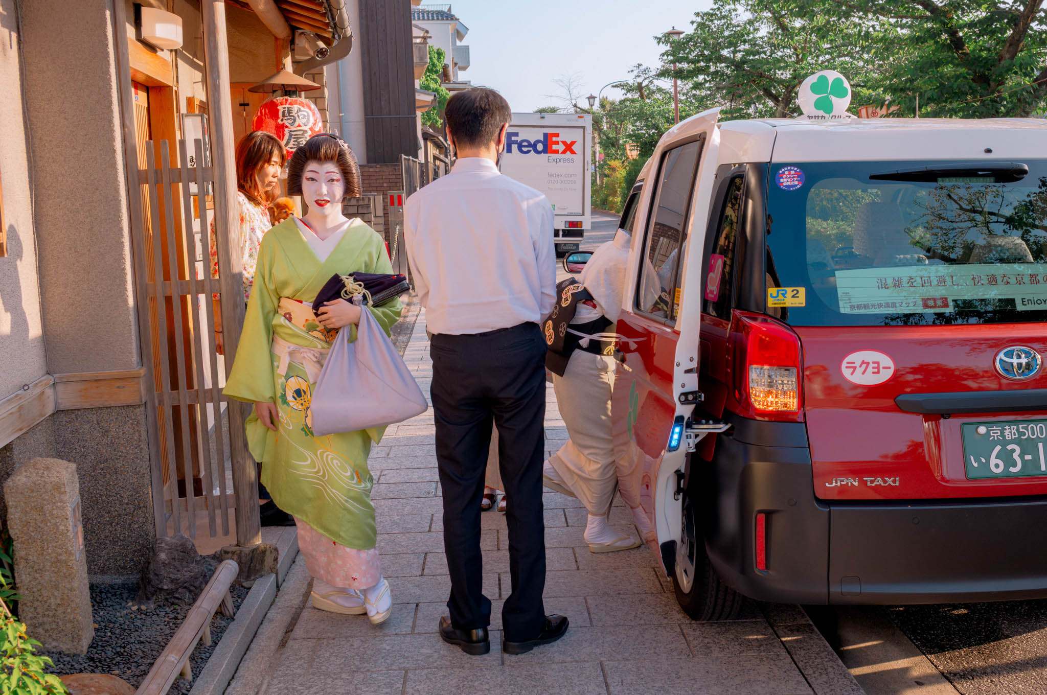 Kyoto street photograph treated with Color Look 01