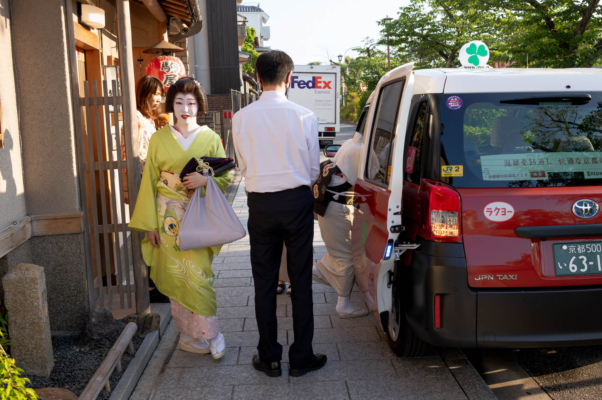 Original unedited Kyoto street photograph